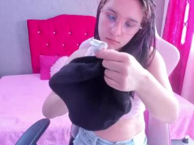 🐾My name is luna🐾 ⚡️Lovense is active, my orgasms in your hands⚡️ 💜Give me more pleasure and make me cum💜 👉🏻PVT IS OPEN Webcam
